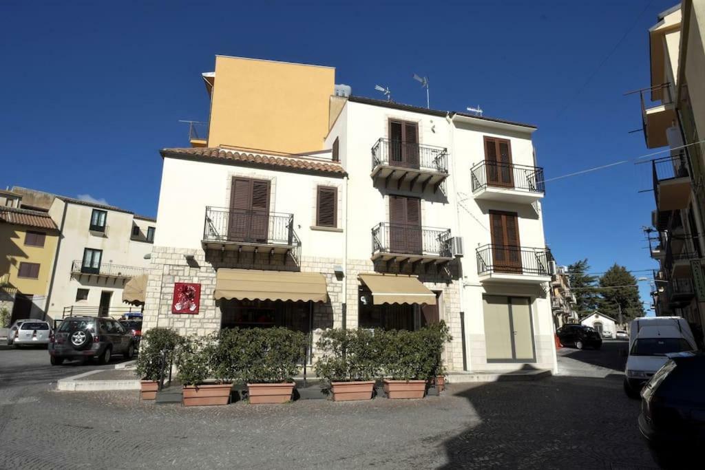 Hotel La Tana Del Lupo San Giovanni Gemini Esterno foto